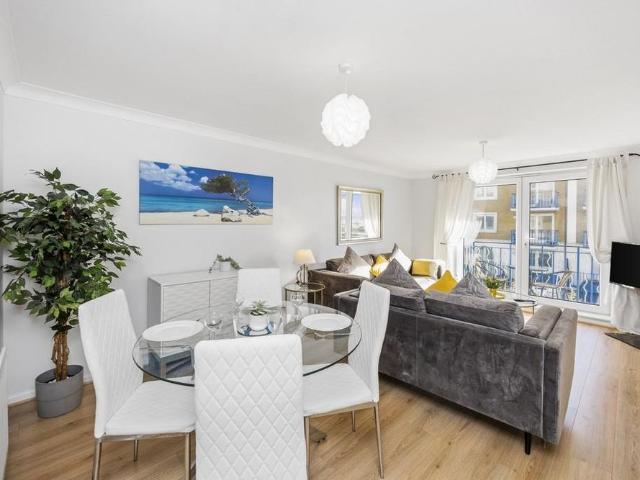 Apartment for rent in Roedean