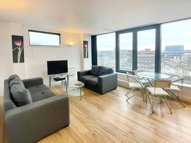 Studio for rent in West Yorkshire