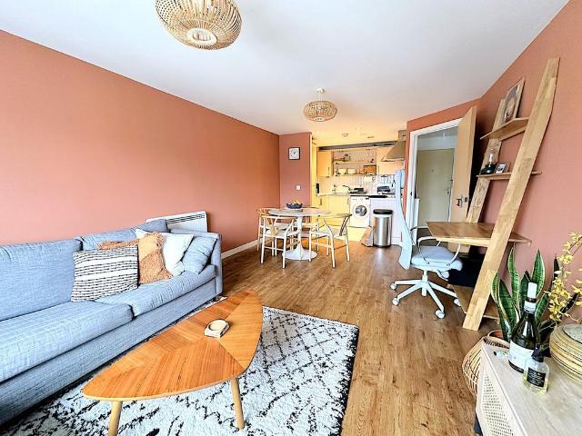 Flat for rent in Roselands, Eastbourne
