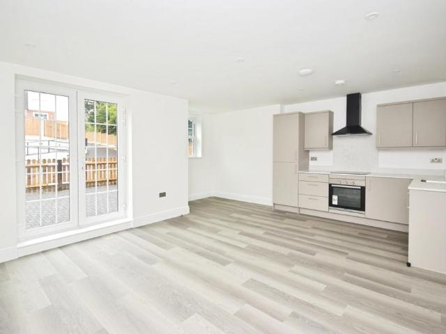 Flat for rent in London Borough of Croydon, Purley
