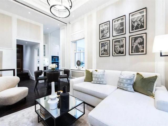 Flat for rent in South Kensington, Greater London