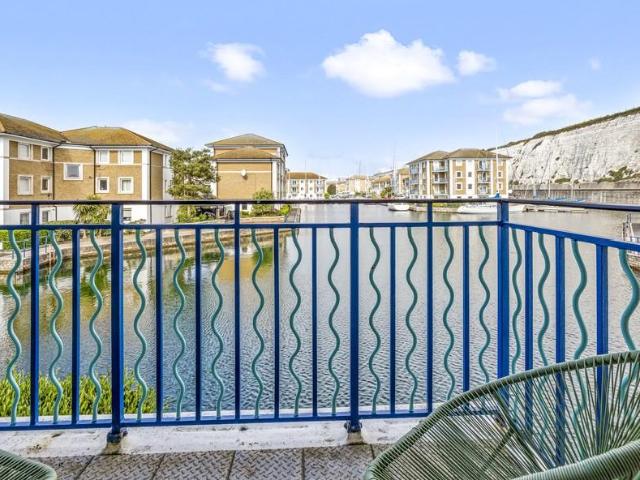 Flat for rent in Roedean