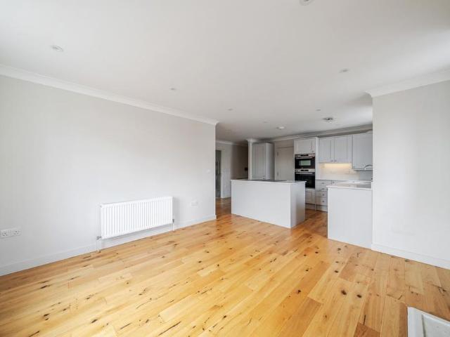 Apartment for rent in Lower Green Esher, Blackhills