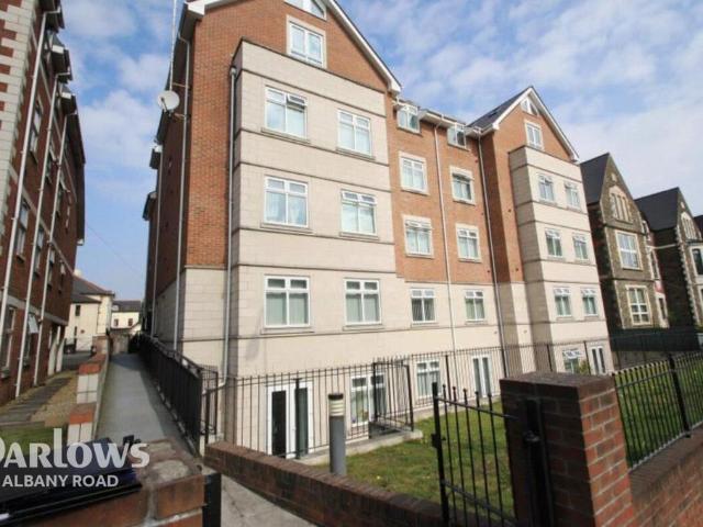 Flat for rent in Plasnewydd, Falcon Lodge