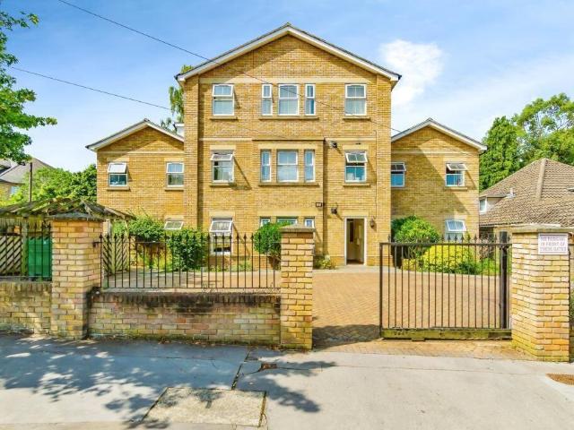 Flat for rent in London Borough of Croydon, Addiscombe