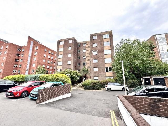 Flat for rent in Branksome, Poole