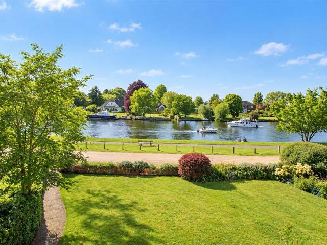 Flat for rent in Spelthorne, Surrey