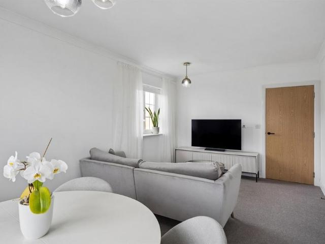 Apartment for rent in Cowley Marsh, The Slade