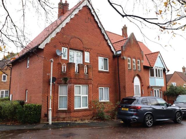 Flat for rent in Noak Bridge, Essex