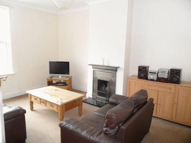 Apartment for rent in Blackhills, Surrey