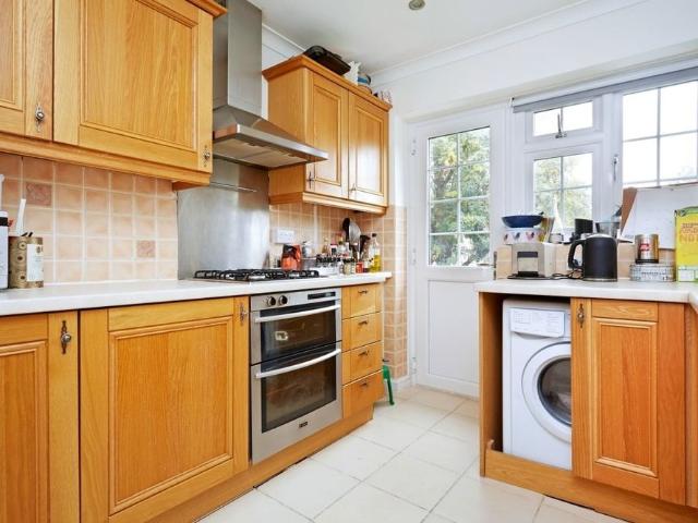 Apartment for rent in Thames Ditton, Surrey