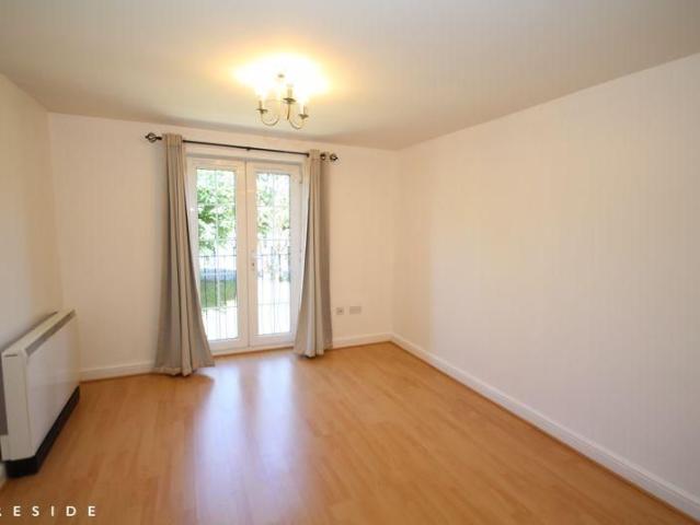 Apartment for rent in Burnedge, Greater Manchester