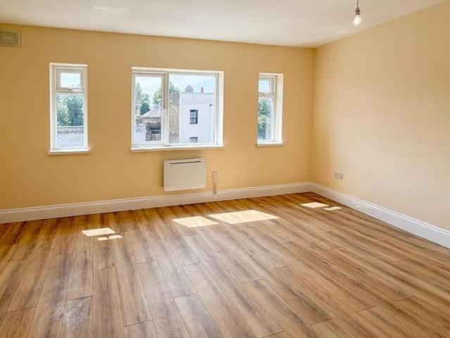 Apartment for rent in Ponders End, Greater London