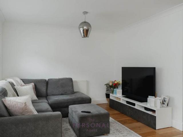 Apartment for rent in Red Hill, Surrey
