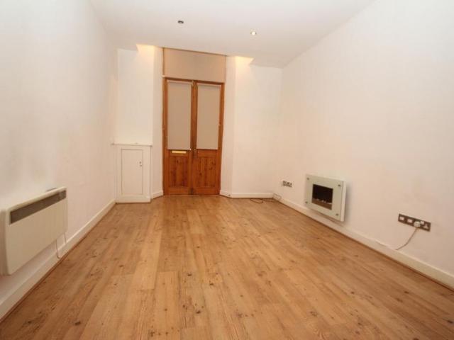 Apartment for rent in Bradshaw, Lee Bank
