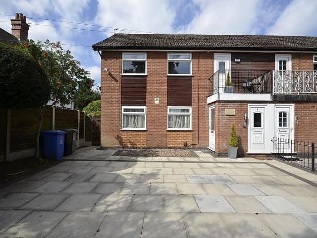 Flat for rent in Timperley, Trafford Park