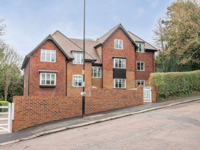 Flat for rent in London Borough of Croydon, Purley