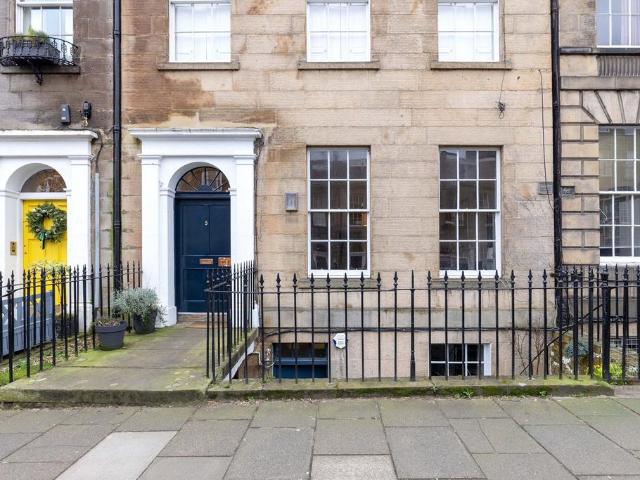 Flat for rent in Gayfield, Broughton