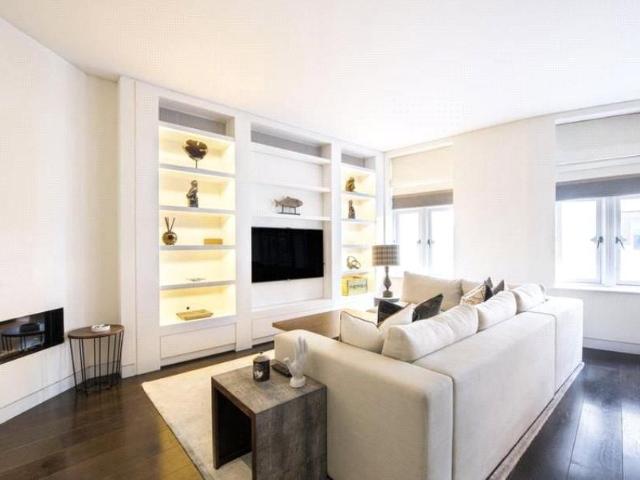Apartment for rent in Mayfair, Greater London