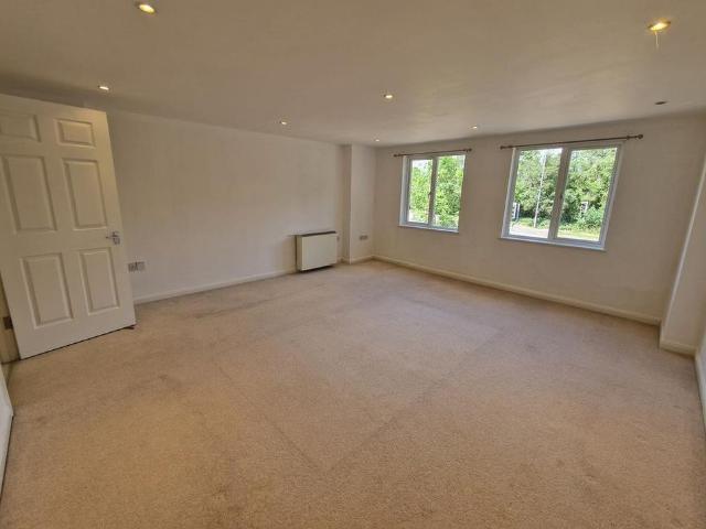 Apartment for rent in Five Acres, Hertfordshire