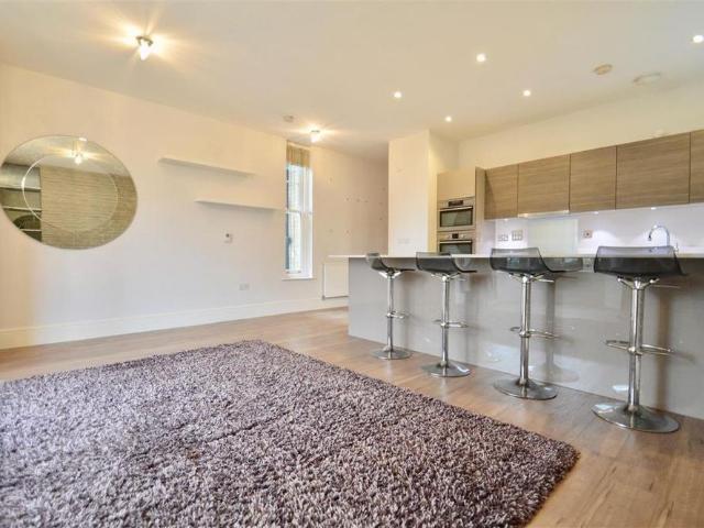 Apartment for rent in Stone, Monks Orchard