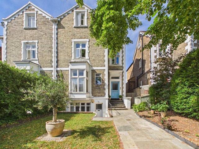 Flat for rent in Petersham, Greater London