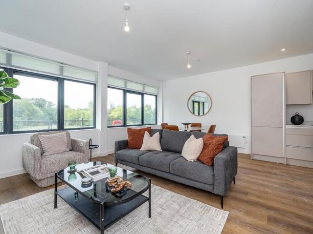 Flat for rent in Birch Green, Lower Halliford