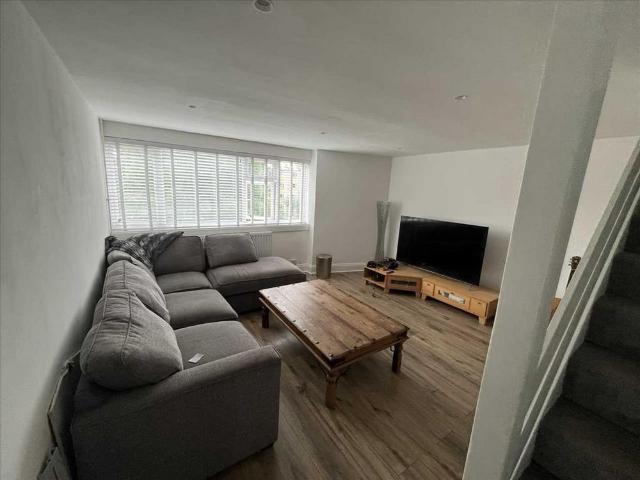 Apartment for rent in Denham