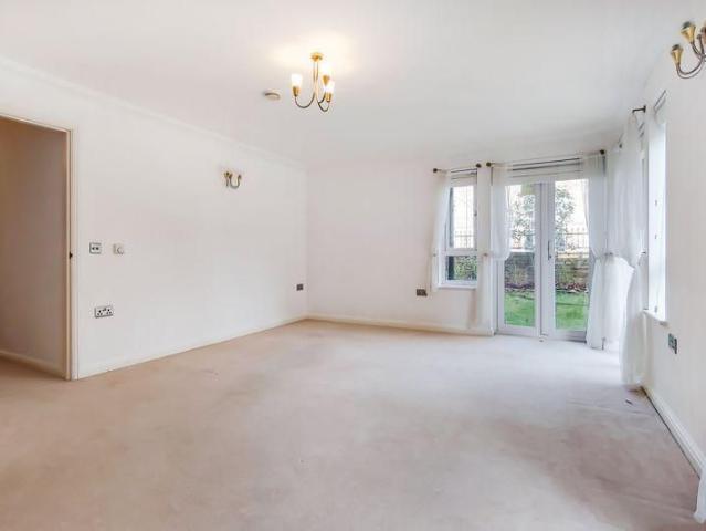Apartment for rent in London Borough of Croydon, Waddon