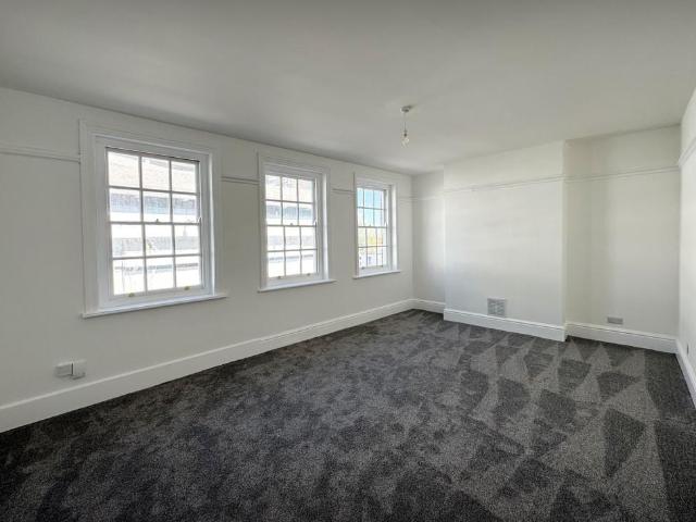 Flat for rent in Southend City Centre Neighbourhood, Alton Barnes