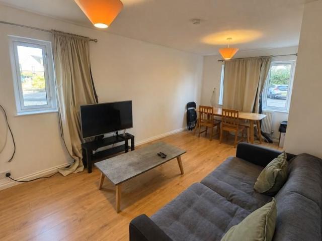 Apartment for rent in Weybridge, Elmbridge