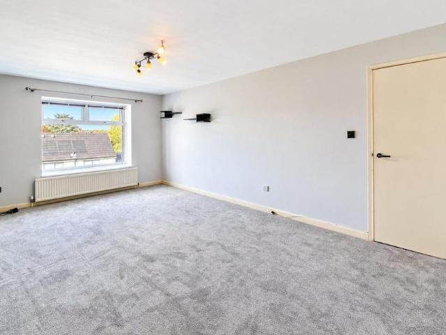 Apartment for rent in Webbs Heath, North Common