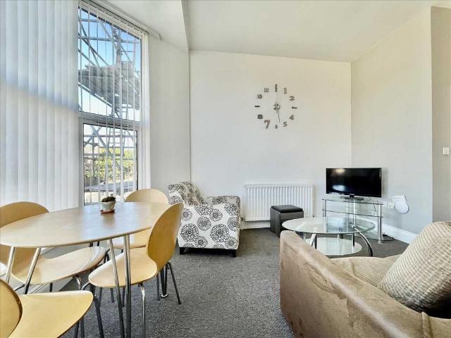 Flat for rent in Greenbank, Mount Wise
