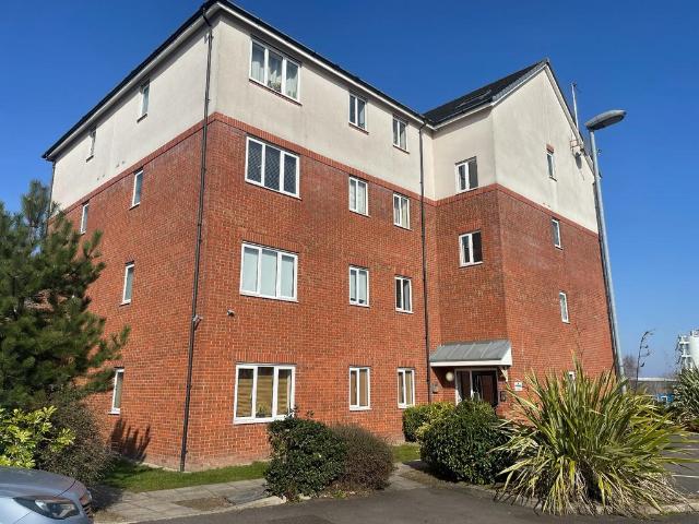 Flat for rent in Bromborough, Wirral