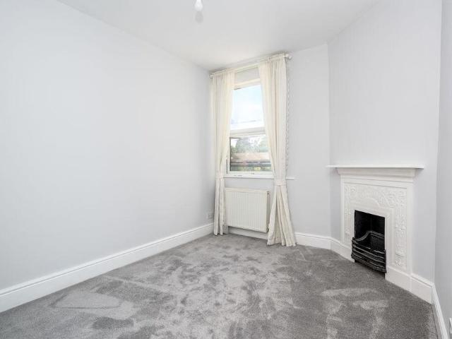Apartment for rent in Blackhills, Surrey