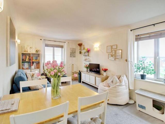 Apartment for rent in Haydon End, Abbey Mead
