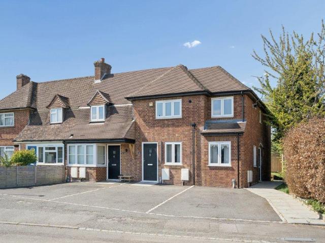 Flat for rent in Beaconsfield, Knotty Green