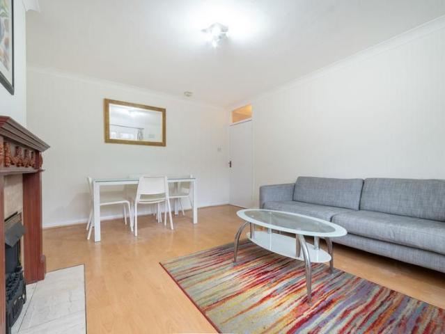 Apartment for rent in Brondesbury, Greater London