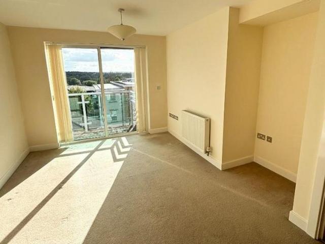 Apartment for rent in Pachesham Park, Surrey