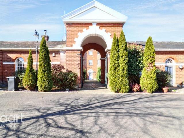 Flat for rent in Chipping Hill, Essex