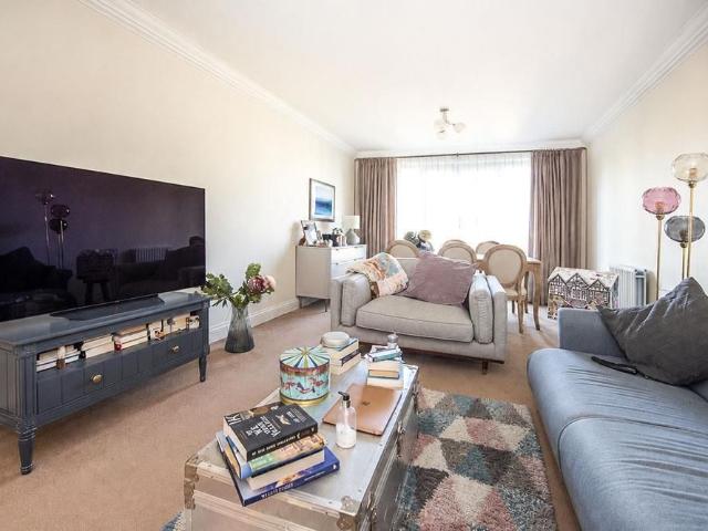 Apartment for rent in St. John's Wood, Greater London