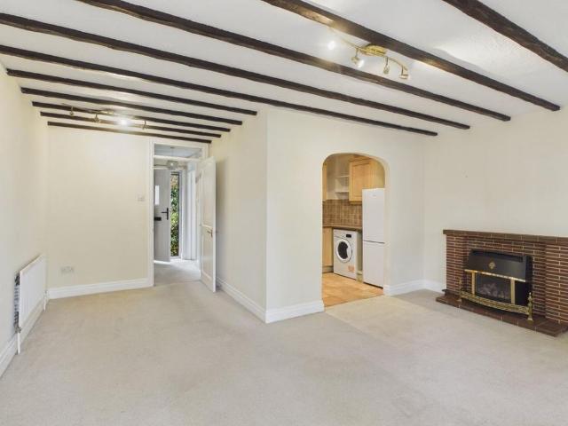 Apartment for rent in Beaconsfield Old Town, Beaconsfield
