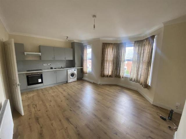 Flat for rent in London Borough of Croydon, Greater London