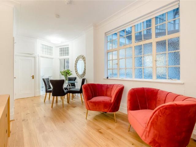 Flat for rent in St. John's Wood, Greater London