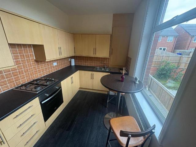 Flat for rent in Oakenshaw, Backburn