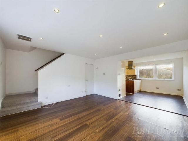 Apartment for rent in London Borough of Croydon, Forestdale