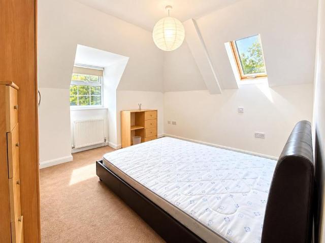 Apartment for rent in Redhill, Reigate and Banstead