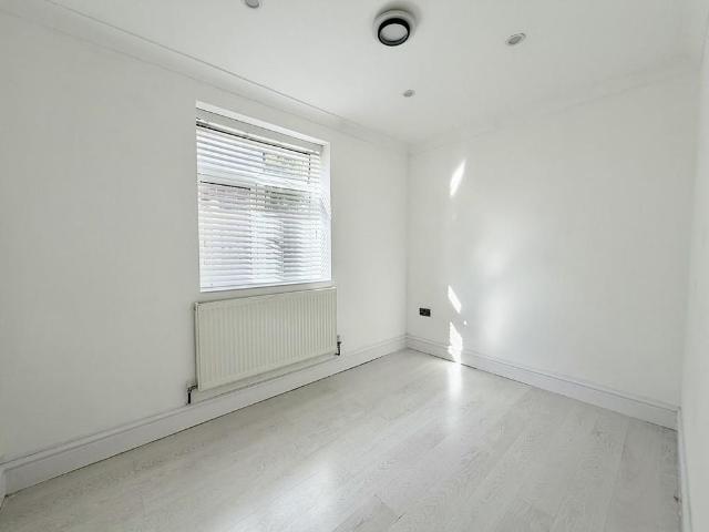 Apartment for rent in Roffey, Horsham