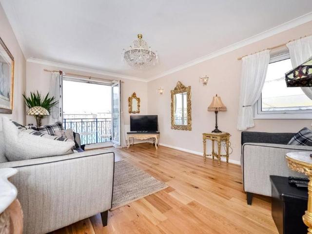 Apartment for rent in Roedean