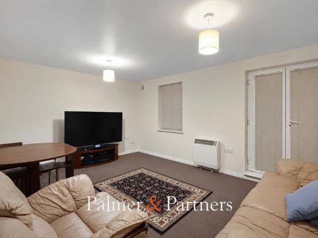 Apartment for rent in Mile End, Fordham Heath